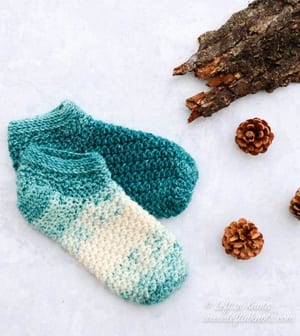 Crochet slipper pattern -  A Crafty Life #crochet #crochetpattern 