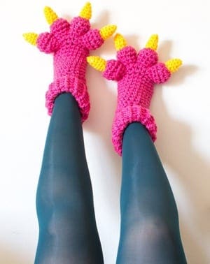 Crochet slipper pattern - A Crafty Life #crochet #crochetpattern