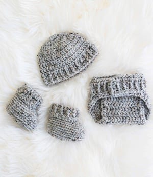 free Baby Booties Crochet pattern - A Crafty Life #crochet #crochetpattern #baby #babygift