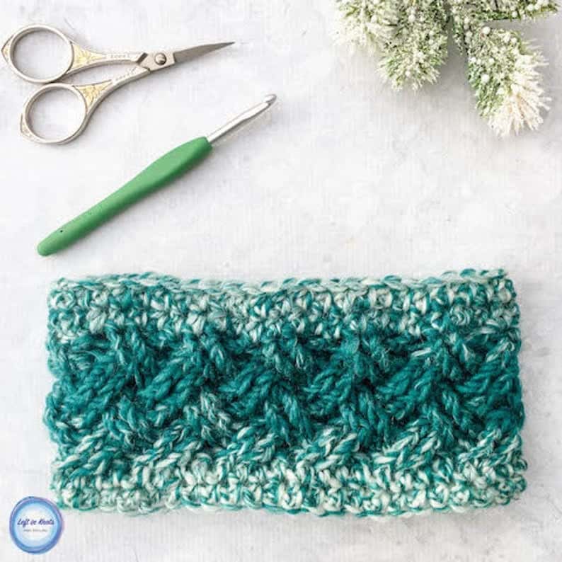 free Crochet ear warmer pattern - crochet headband pattern - A Crafty Life #crochet #crochetpattern