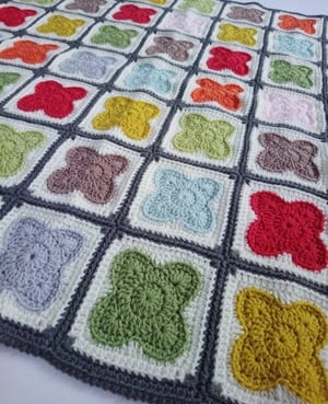 Crochet blanket pattern - crochet afghan pattern - crochet throw pattern - A Crafty Life #crochet #crochetpattern